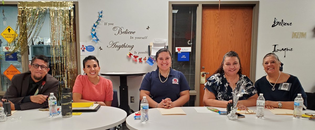nrede_OKES's tweet photo. I would like to thank our National Elementary Honor Society (NEHS) panel for taking the time to interview our @JFCarrasco_JCE nominees! Congratulations to everyone! #TeamSISD #BuffaloPride #CommittedtoRise #NEHS @SGTCarrasco_ES @BMendoza_JCE @MKaudaissy_JCE @mrede56 https://t.co/xIKpNGDn7U