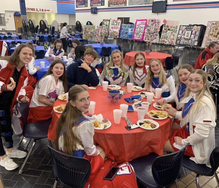 Happy #ThankfulThursday! Thank you <a href="/CostaVida/">Costa Vida - Fresh Mexican Grill</a> for sponsoring our tailgate! We appreciate your support (&amp; queso!) 🌮❤️#