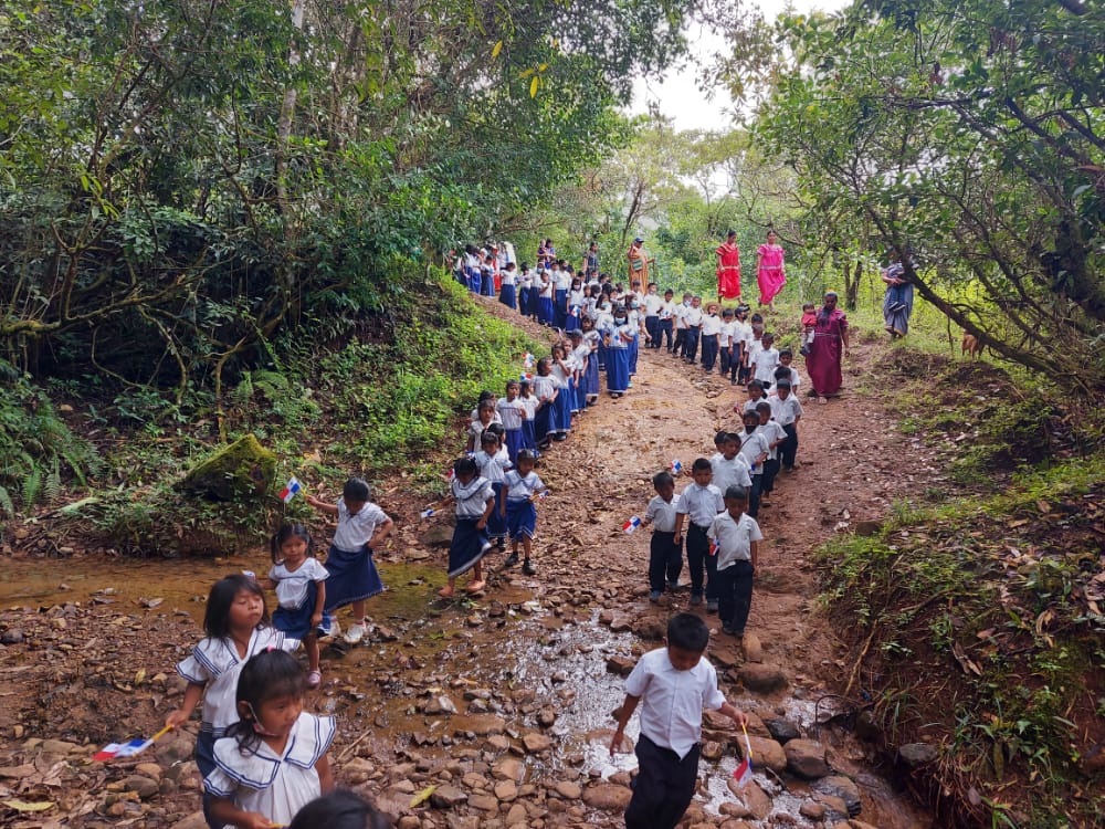 Cuenta_Oficial5's tweet photo. Comparto fotografías de la celebración del 03 de noviembre en la comunidad de Cerro Salitre en la comarca Ngobe Buglé 🇵🇦❤️😊🙌🏻 https://t.co/2wfQfuti4t