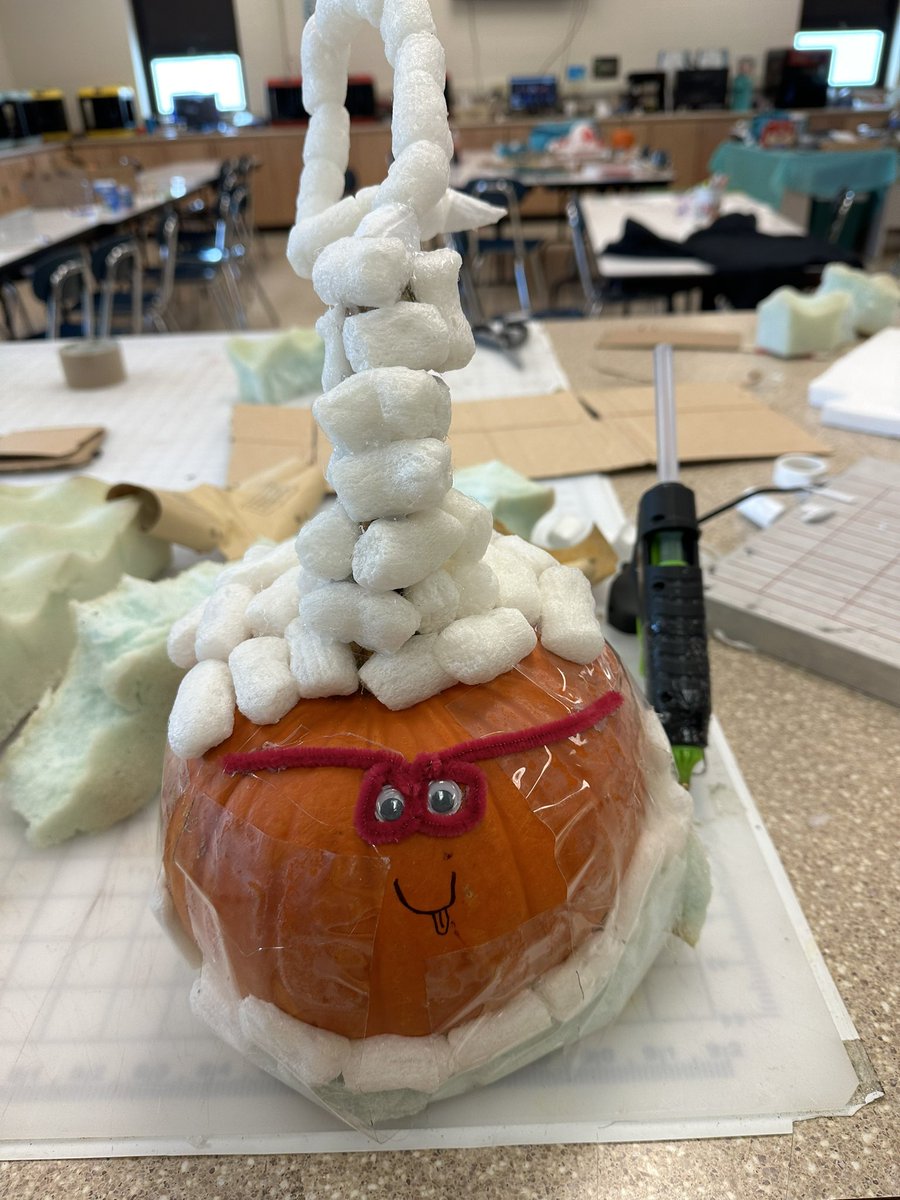 HMSMakerspace's tweet photo. Pumpkin Drop 22 https://t.co/CL0Of1qOL7