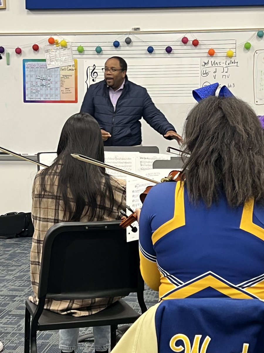 ClassenOrch's tweet photo. My teacher heart is full!  Thank you to the amazing Creston Herron (Klein ISD) &amp; Jeffrey Grogan (OKCU) for generously giving of your time and talents today. The @ClassenSASOKC Orchestra is so grateful! @OKCPSArts @OKCPS #findawaymakeaway #noexcuses #betterthannormal 💙🎶💛 https://t.co/yWOu2MozmV