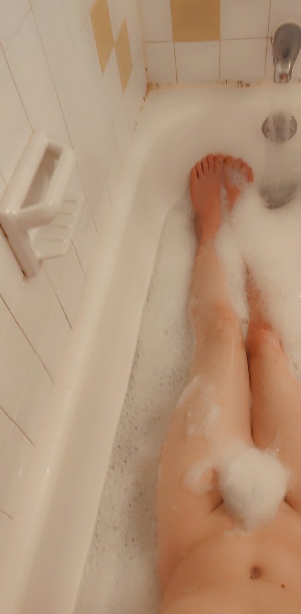BiteMe_Not2Hard's tweet photo. Leggy pics for you guys 💖❤️💖❤️💖 just going through some old lewds and posting what I like #bath #wet #feet #toes #bush #nsfw  #bubbles  #tits #smallboobs #trans #mtftransition #mtf #legs https://t.co/x3TSuENDY9