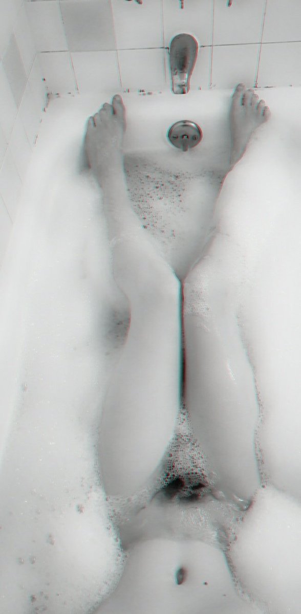BiteMe_Not2Hard's tweet photo. Leggy pics for you guys 💖❤️💖❤️💖 just going through some old lewds and posting what I like #bath #wet #feet #toes #bush #nsfw  #bubbles  #tits #smallboobs #trans #mtftransition #mtf #legs https://t.co/x3TSuENDY9