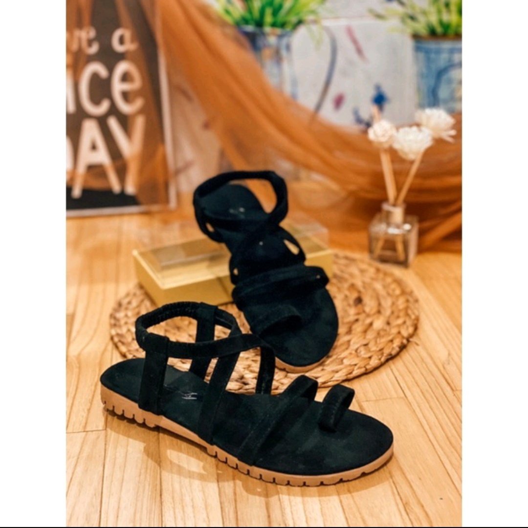 helohoomann's tweet photo. Rekomendasi sandal cewek😍

1. https://t.co/Wwh4kl7xIw
2. https://t.co/SwJ12jC3kj
3. https://t.co/y6wmvqKTQa
4. https://t.co/qjWjohUvit

Konser #NCT127inJKT Sandal Heels OOTD #TheAstronaut #TheLinkinJakarta haechan bandara welcome #ShopeeID https://t.co/mdWZKjgwgD