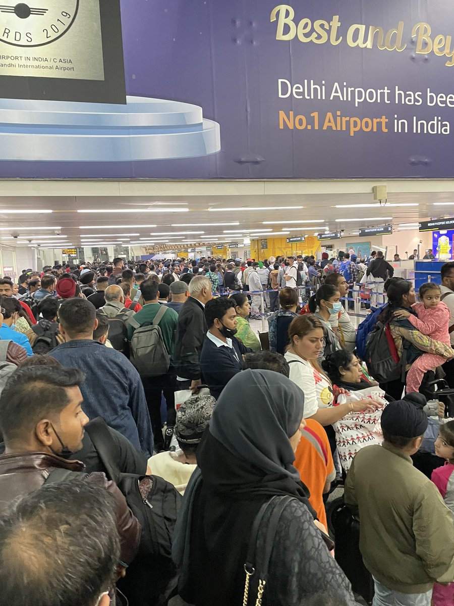 rahul_ghy's tweet photo. @MoCA_GoI @PiyushGoyal @JM_Scindia  total chaos at Delhi airport immigration @ 4:40am 
Only 2 counters to  cater many people , https://t.co/GcKGUE4JE0