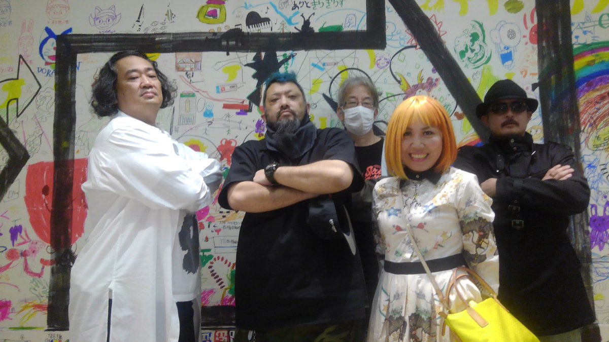 THEEND1860's tweet photo. おはようございます。
昨日アベタツさんのオープニングイベントに出席させてもらって、色んなアーティストの方にお会い出来ただけじゃなく、子供達の���顔にもふれました。
ありがとう元気でたよ(^-^)
#アウラショップ
#コドモアウラ
#コドモブロス
#AURASHOP
#codomoaura
#codomobros
#アベタツ https://t.co/2UKA2mMZGv