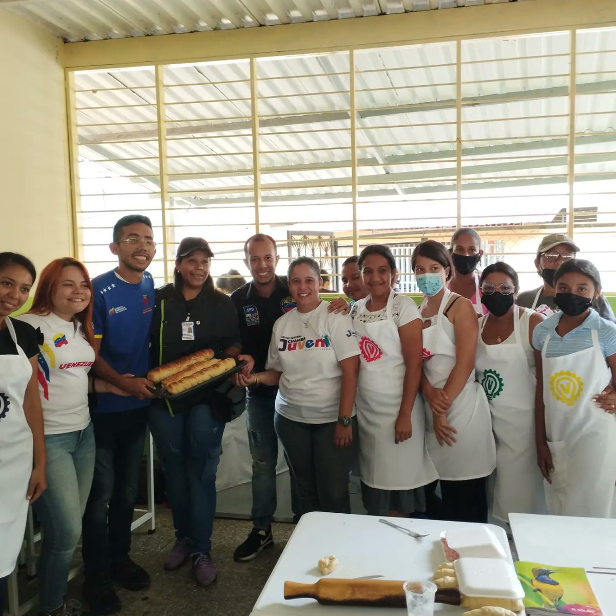 DPDARAGUA1's tweet photo. #03Nov| #DPDOficial
Desde la U.E.N el Béisbol de Las Tejerias, la comunidad estudiantil fue atendida con actividades deportivas, culturales, recreativas y formativas con el plan "Yo Digo Presente" conjunto con la Vicepresidencia del área social, la DPD Presente.
#MejorSinBloqueo https://t.co/wYZqb2i1V1