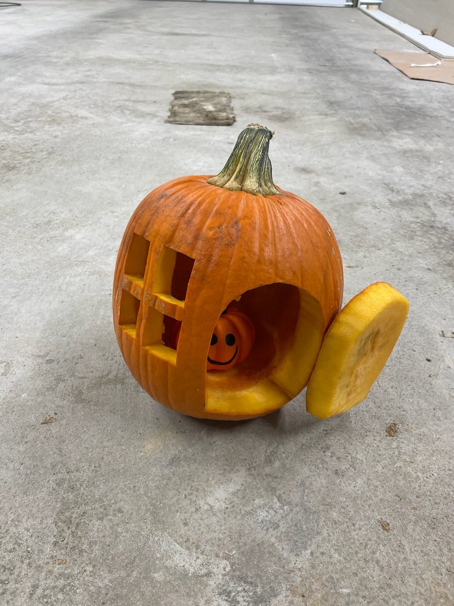 tel71384's tweet photo. Thank you to @MV_Knights 6th grade teachers (@MsSanker, @KBakaysa, &amp; Mr. Wonderling) for putting on the pumpkin decorating contest last week! Kelsea had a blast creating her pumpkin house! 🎃 https://t.co/Rhem0TZ6Gp