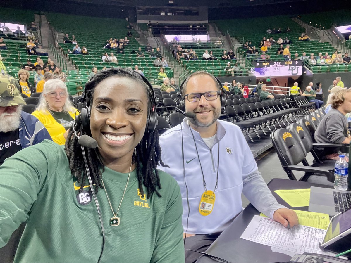 sophiayoung33's tweet photo. Back at it again… with the amazing @DerekSmithBU #year2 @BaylorWBB #sicem #letsgobaylor #coloranalyst #learfield #baylorradio 💚💛 https://t.co/izNieYaqgG