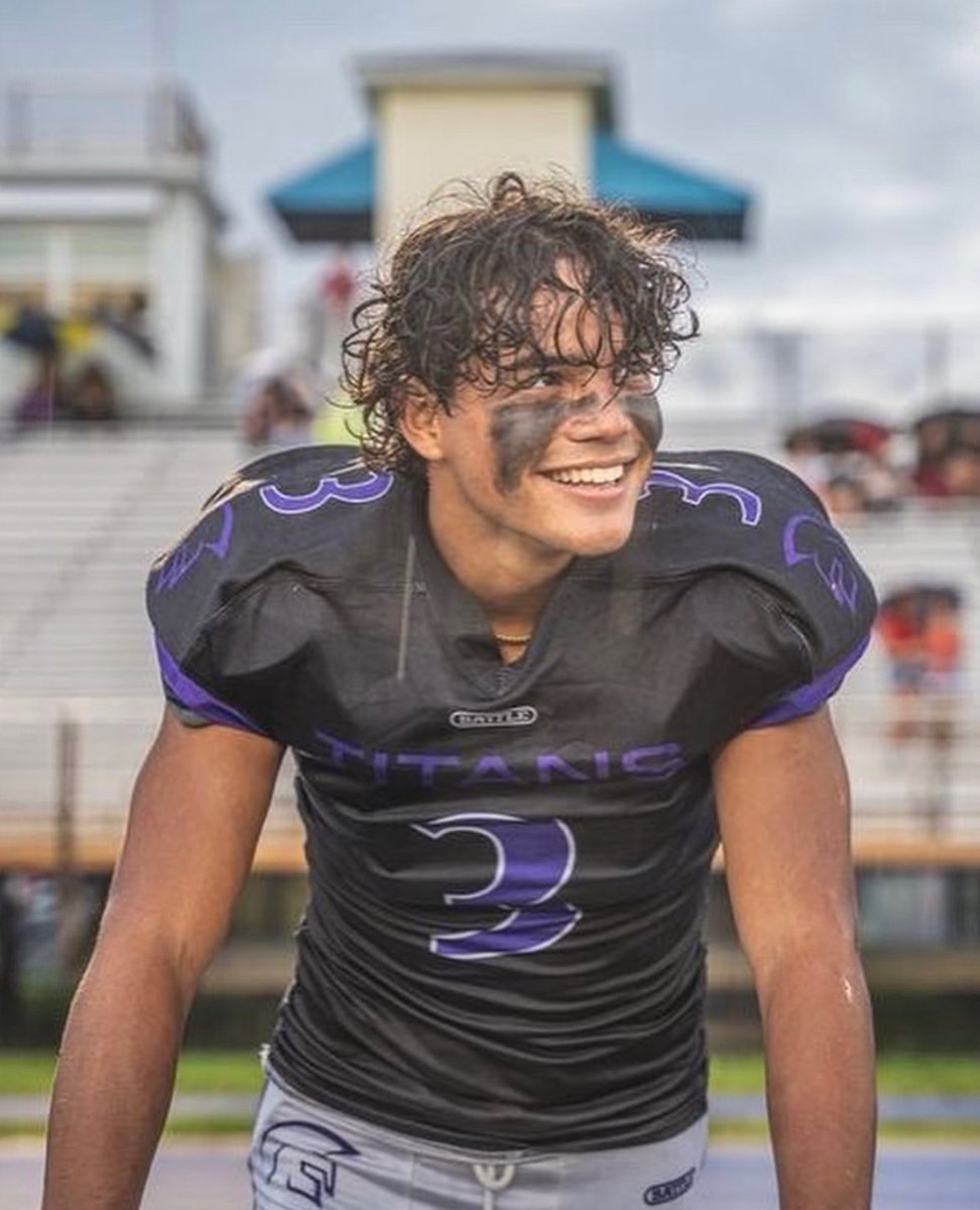 JerryRecruiting's tweet photo. True North Classical Academy (FL) 24’ RB @Joshreyex 

One of the most overlooked playmakers in South Florida. He’s on track for consecutive 1,000 yard seasons and has TD’s as a return specialist, running back and wide receiver. Reyes (5-9, 175) sports a 3.64 core GPA. https://t.co/hHyp4RCY7g
