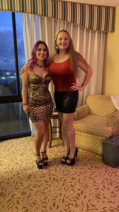 2 Queens finally together! #Cuckoldingislove https://t.co/SdGE0269t1<a href="/tag/cuckoldingislove"class="tags">#Cuckoldingislove</a>