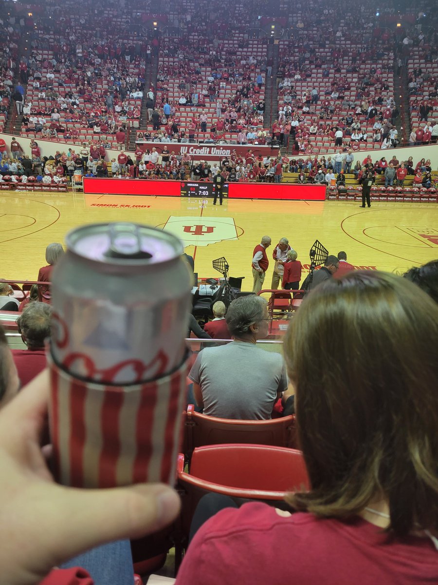 IUike5's tweet photo. All legal like!! #iubb #coldcoorslight https://t.co/RI9sOz4Pta