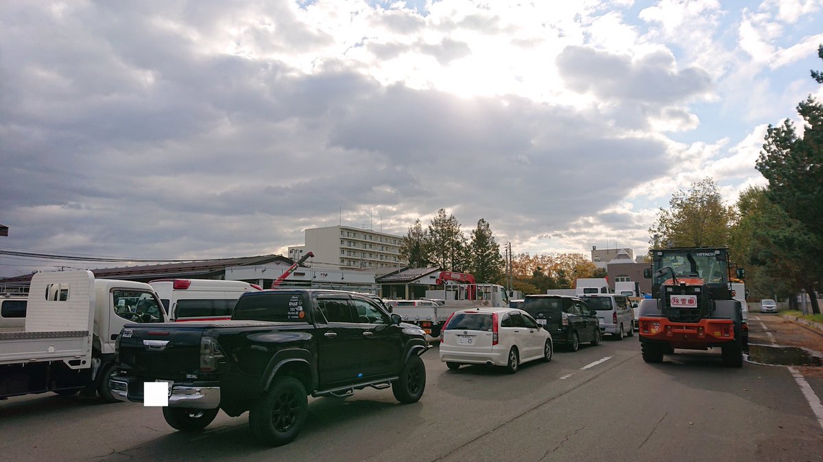 marumanmotors's tweet photo. 朝飯前の車検。
いろいろダメ出しされる予感(^_^;)
#持ち込み検査 #車検 #記載変更 #ハイラックス #GUN125 #2GD https://t.co/0kX4D6Ydul