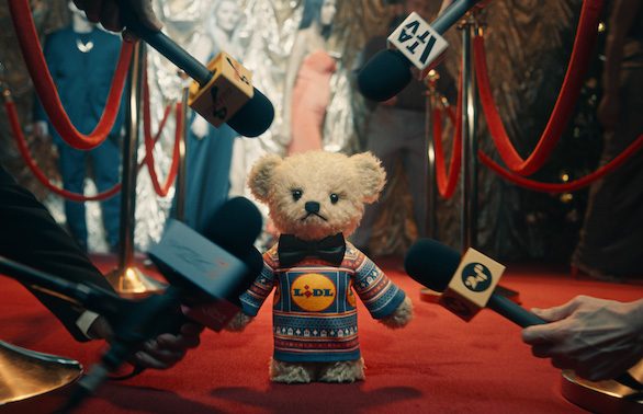 Lidl unveils adorable superstar bear for #Christmas advert 2022 👇 radiotimes.com/tv/entertainme…
