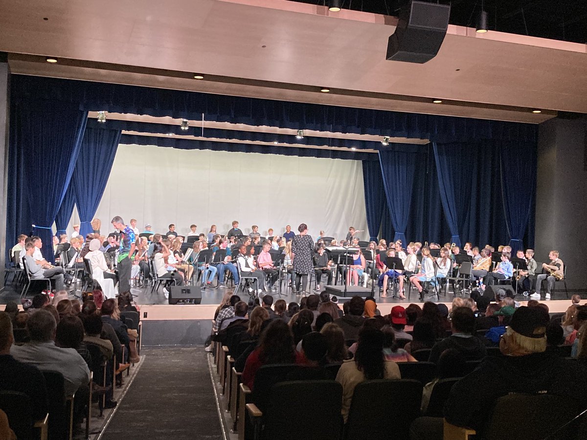 Kicking off the first performance @DakotaMS auditorium! 6th grade students are excited to share their learning! The crowd and excitement are building!