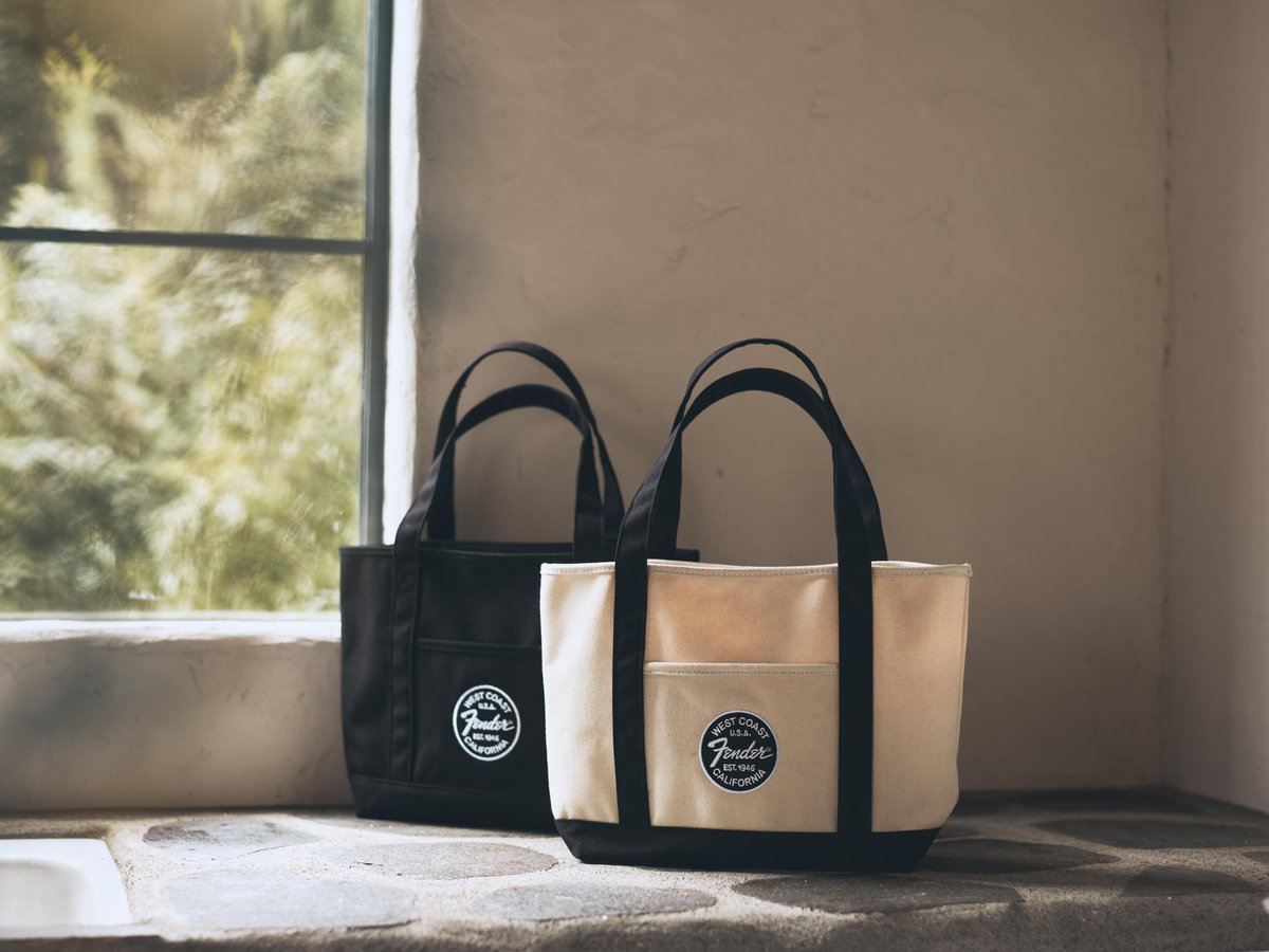 Fender_Official's tweet photo. フェンダーからトートバックが登場！

『FENDER ORIGINAL CANVAS TOTE 16OZ』本日発売‼

マチも広く、外側＆内側にポケットつきで収納力も抜群。
普段使いの他、アウトドアや楽器のアクセサリー入れとしても最適✨

フェンダー公式オンラインショップにて取扱い中！

詳細: https://t.co/WSEU6lBiR7 https://t.co/n2TMxcaCuQ
