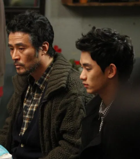 Natamarsol's tweet photo. #FatherHouse(2009) historia que arranca en el 88' sobre un hombre que tras una noche juntos deja embarazada a una pianista y luego debe aprender a hacerse cargo de su hijo y sacrificarse por él
Dos episodios con #ChoiMinSoo https://t.co/GGmdMDfdrL