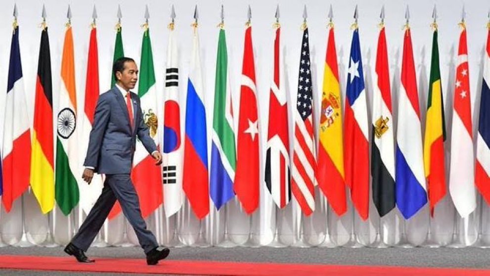 ruhutsitompul's tweet photo. Presiden RI ke 7 Bpk Joko Widodo yg sangat renda hati dan di❤️cintai seluruh Rakyat Indonesia kecuali👺kadrun bacot, telah mengatakan Indonesia urutan ke 7 Negara Sukses di Dunia yg terusssssss bekerja keras MERDEKA🤟👍🙏🇮🇩. https://t.co/Xf2plRk8kT