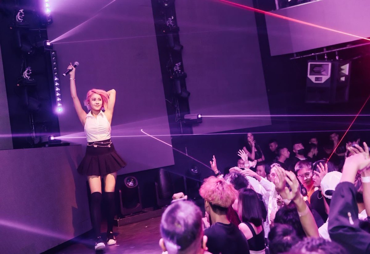 lilylu0917's tweet photo. 新学期の始まりは
悪いお姉さんがみんなに遊び方を教えた一日でした😆

Thanks @wave_taipei 
@recallstudentparty 

❤️
@bingosuo 
@djleyo 

📷 @goodgun333 

🍬 Hair @guanyu_salon 
@guanyu_eason 

#wavetaipei #yolo 
#singer #singing 
#love #life #nightclub https://t.co/bLZO5xssoQ