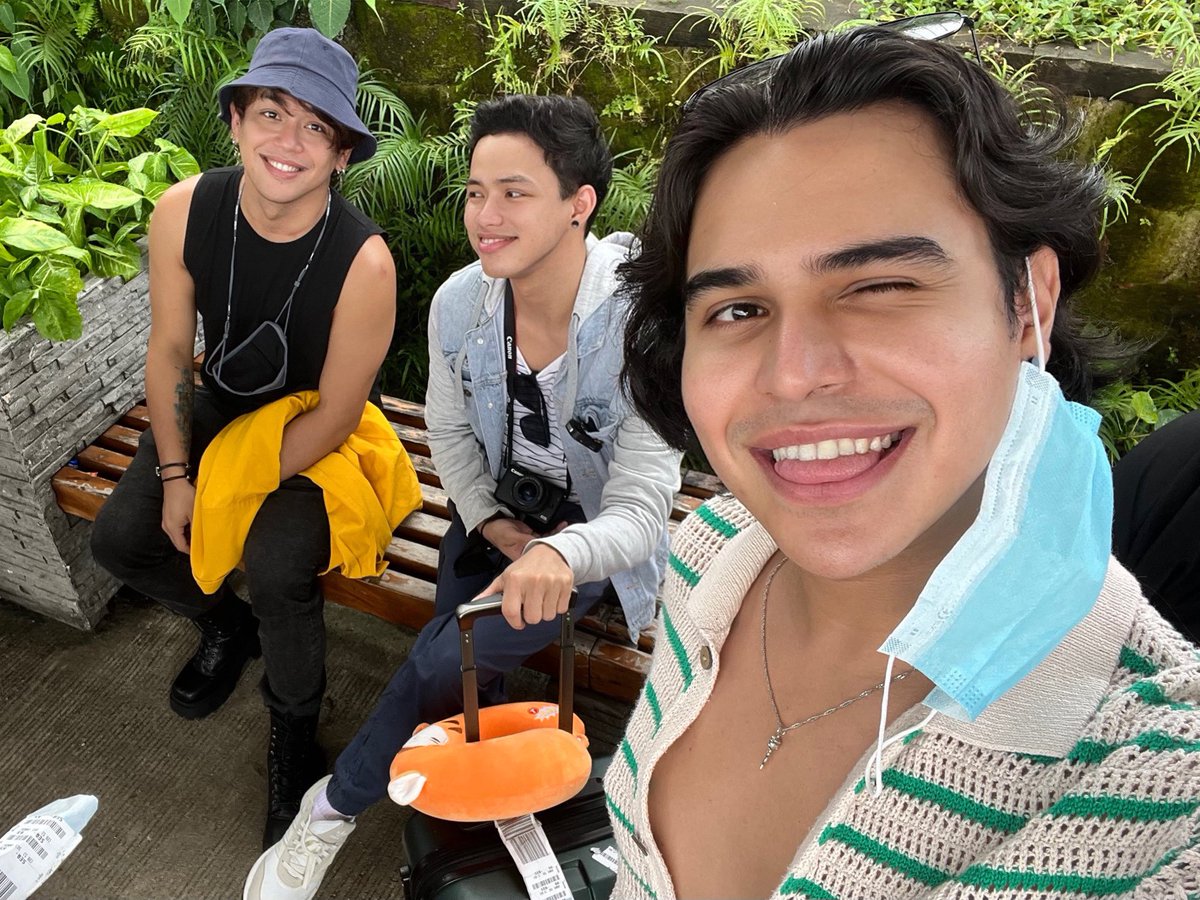 VinasDeluxe's tweet photo. Hello metro cebu!!! #WeHaveArrived!!!! https://t.co/FsZMpGddLs