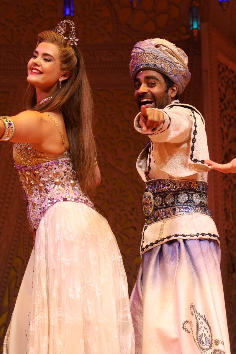 QuintyJasmijn_'s tweet photo. 9 oktober 2022💜
Weer eens een show Aladdin😂💜 https://t.co/QhBIkkOElz