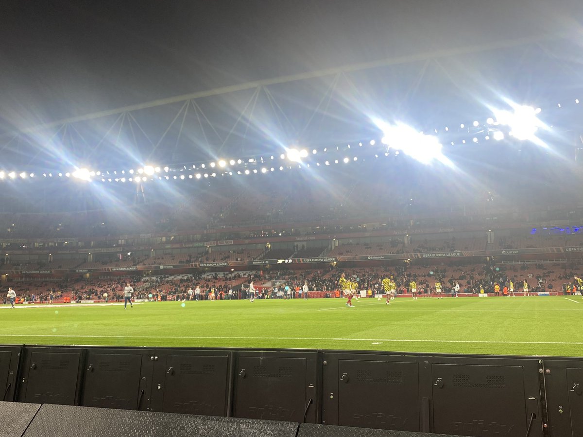 cinderemma10's tweet photo. Smoky night under the lights thanks to the flare &amp; firecracker display from Zurich. That away end was very lively! Another @arsenal win! #ARSZUR https://t.co/1bHrPOx530