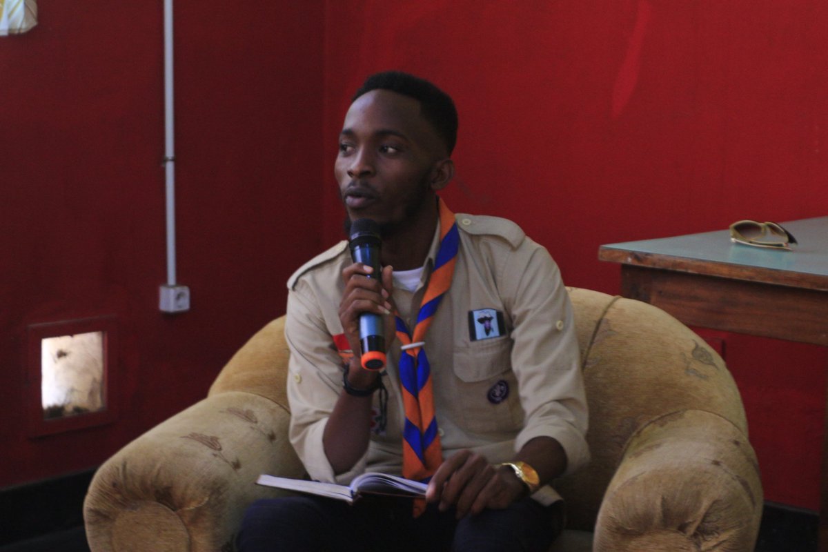 ScoutColombe's tweet photo. Conscient de différentes crises qu'à connu notre pays, le groupe La Colombe contribue aussi à la réconciliation de la population à travers des panels de discussion en invitant des personnalités de marque notamment l'ancien Président de la République Mr NTIBANTINGANYA Sylvestre. https://t.co/OKwWPRob9V