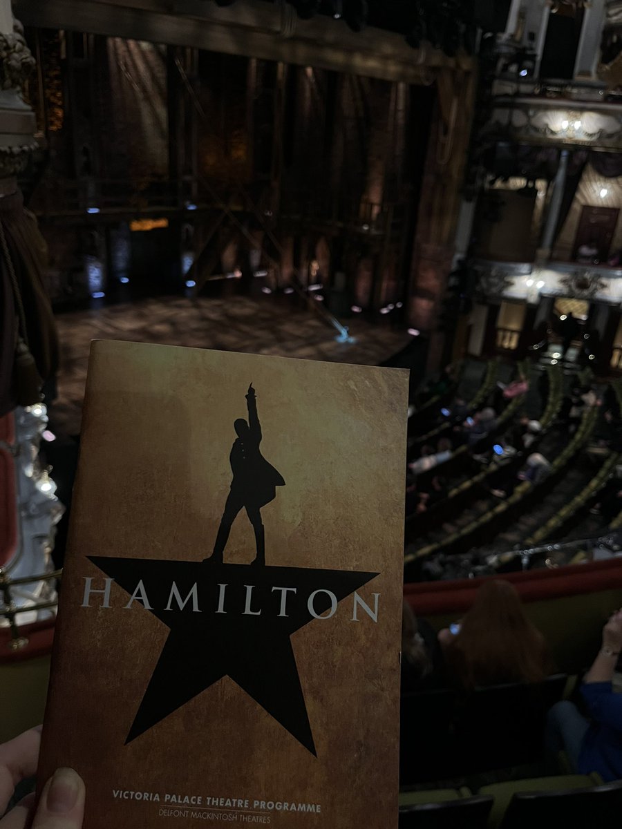 QuintyJasmijn_'s tweet photo. 18 oktober 2022💜
London met Anna, dag 2!✨
Mijn 21e verjaardag, toerisme én Hamilton!🎭 https://t.co/BG7BVkFdCw