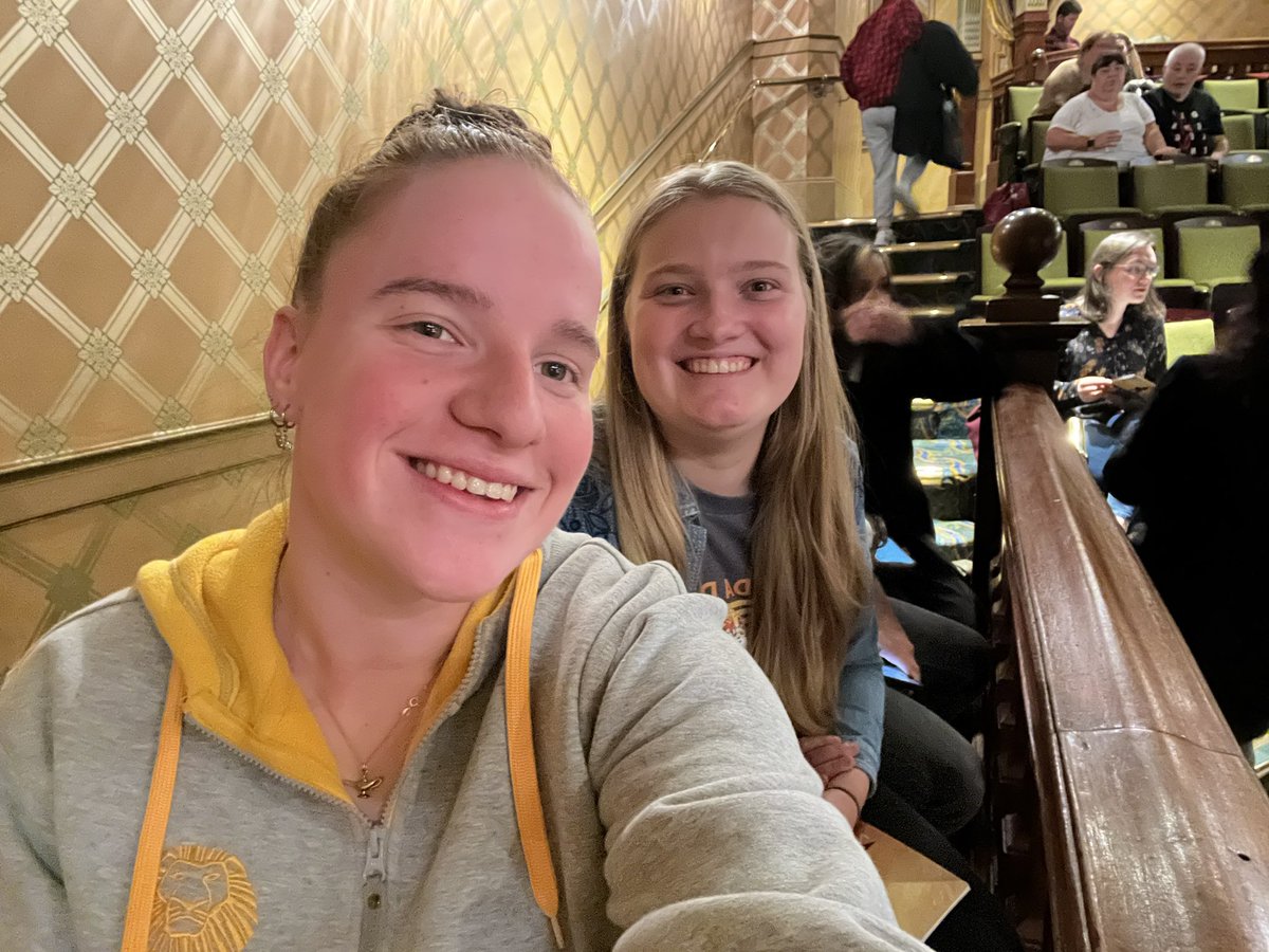 QuintyJasmijn_'s tweet photo. 18 oktober 2022💜
London met Anna, dag 2!✨
Mijn 21e verjaardag, toerisme én Hamilton!🎭 https://t.co/BG7BVkFdCw