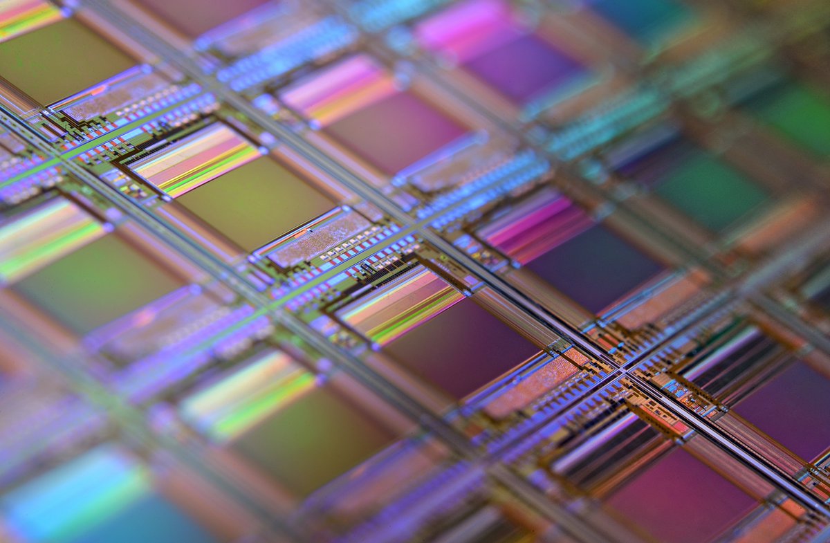 DoWCTO's tweet photo. The CHIPS Act-funded Microelectronics Commons will be a national network that will get U.S. #microelectronics from "lab to fab" faster. Join us next Wed. at @NAVSEACrane Microelectronics Commons Awareness Day webinar to learn more how you can get involved https://t.co/wi2qsu4rad\ https://t.co/cAUpCacirJ
