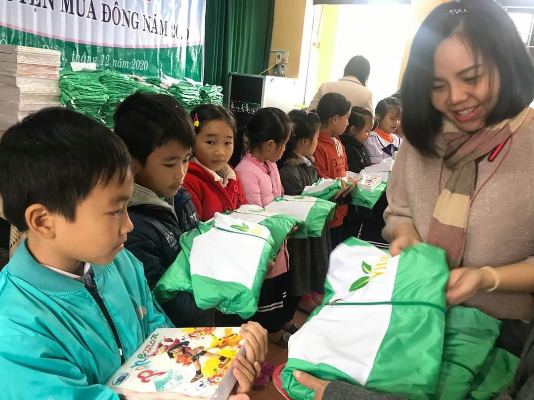 Huongnh2's tweet photo. @PHUONGT75094614 @Belgian_Army @BelOecdUnesco @MonarchieBe @federalepolitie Cả thế giới lên án Bỉ đóng trang web của Vitae, không chứng minh được lý do, anh ta giam hãm vitae, cướp tài sản số của các thành viên trên 110 quốc gia, vitae mạng xã hội mang lại tốt đẹp cho người dùng mà các mạng xã hội xã hội đang dùng không có được https://t.co/eIEC4b9rHo