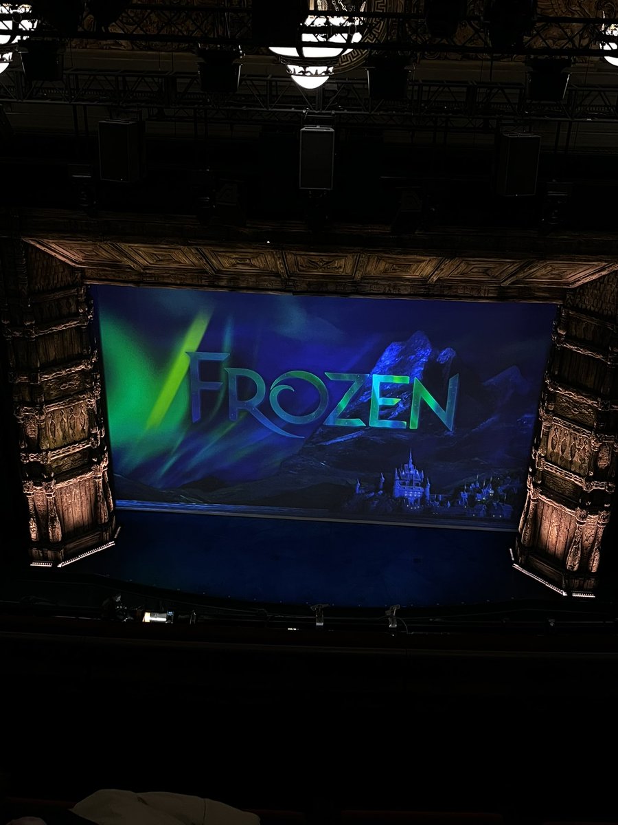 QuintyJasmijn_'s tweet photo. 20 oktober 2022💜
London met Anna, dag 4!✨
Frozen én Wicked🎭 https://t.co/WtVxQYpA2X