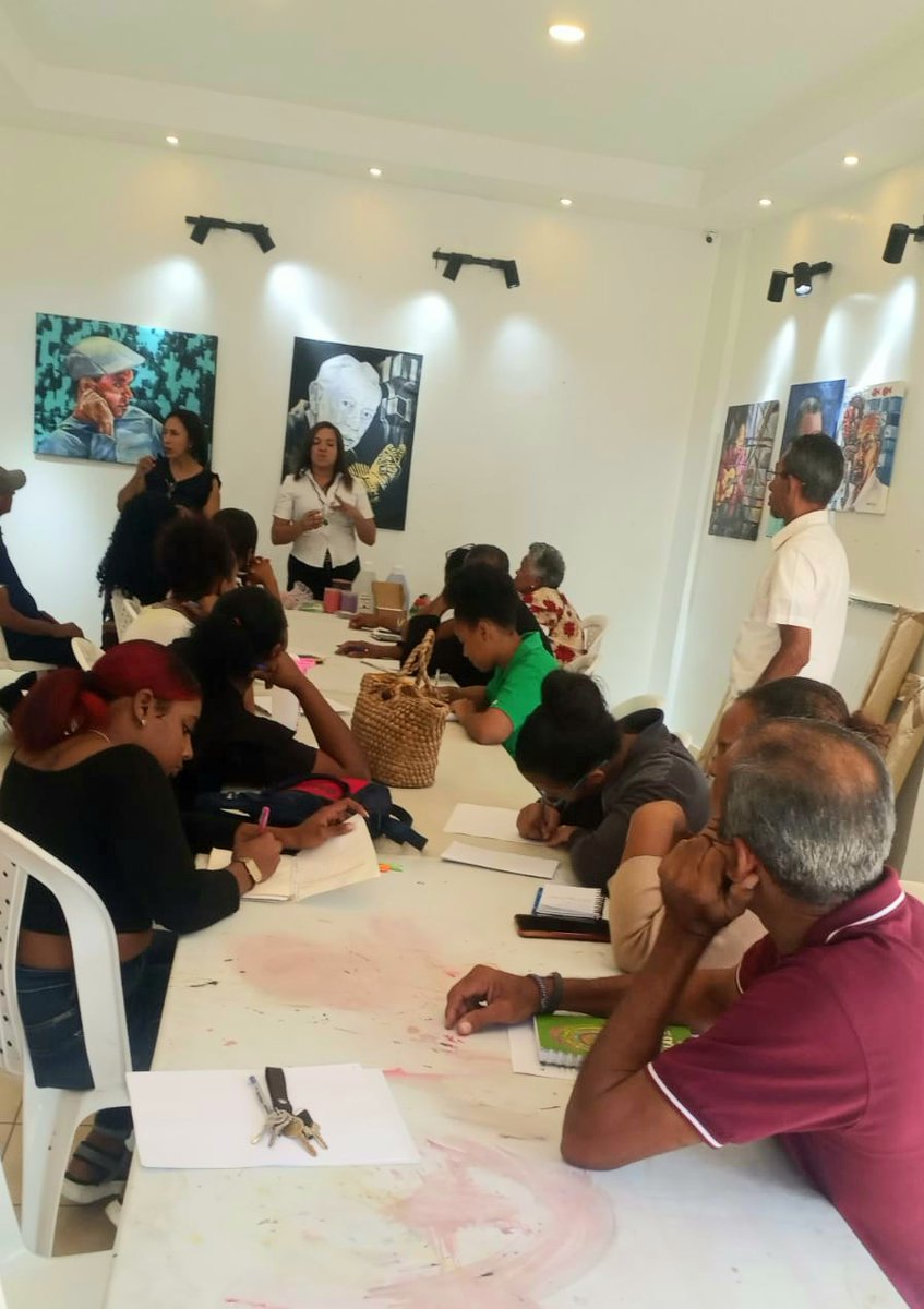 WilkinsTerrero1's tweet photo. Con apoyo de @fodearterd y su director @RamonGuillenP, se inicia (de manera exitosa) gran jornada de Talleres de Formación Artesanal en la Casa Nacional de la Artesanía, en Ciudad Nueva. @cristinann00 @Aurelkys @jissell_espinal
@#Fodearte
#Fedarte
#Grucarrd
#ProArtesaniaRD https://t.co/PHDLaU692h