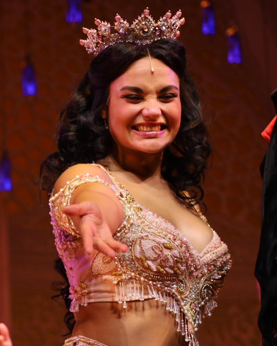 QuintyJasmijn_'s tweet photo. 23 oktober 2022💜
Aladdin show nummer 39 met Lisaaa!✨ https://t.co/0EGOqKi6OZ
