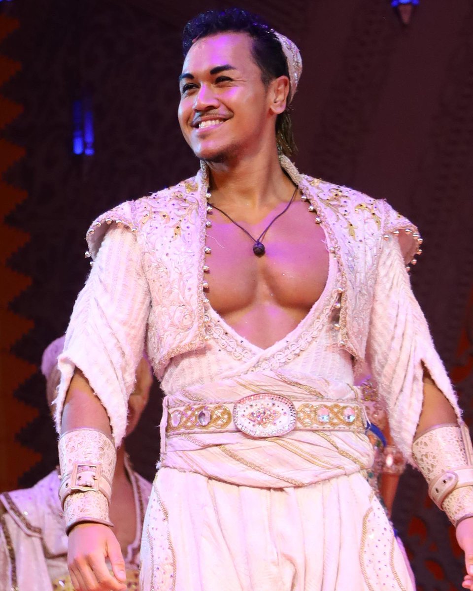QuintyJasmijn_'s tweet photo. 23 oktober 2022💜
Aladdin show nummer 39 met Lisaaa!✨ https://t.co/0EGOqKi6OZ