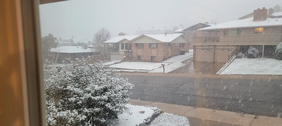 jazon's tweet image. First snow of the season ❄️