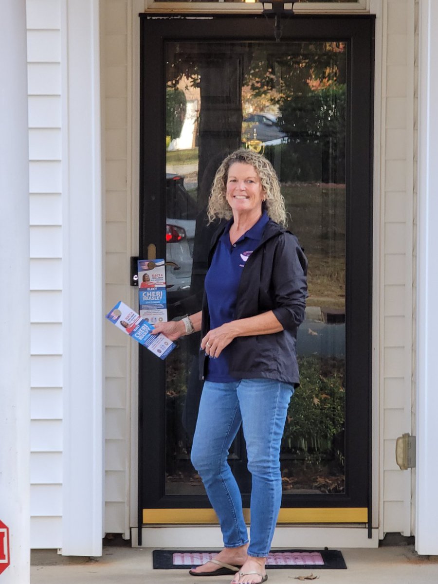 maureen1227's tweet photo. #IAMStandingStrong @1725Lodge @MachinistsUnion @iamdistrict142 @IAMDistrict141 #machiniststrong #fightingmachinist Local 1725 members active in getting out the vote for our Labor endorsed candidates @CheriBeasleyNC https://t.co/ZuxOlaBEj8