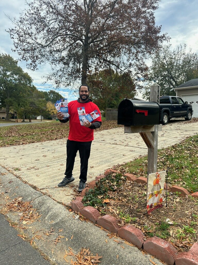 maureen1227's tweet photo. #IAMStandingStrong @1725Lodge @MachinistsUnion @iamdistrict142 @IAMDistrict141 #machiniststrong #fightingmachinist Local 1725 members active in getting out the vote for our Labor endorsed candidates @CheriBeasleyNC https://t.co/ZuxOlaBEj8