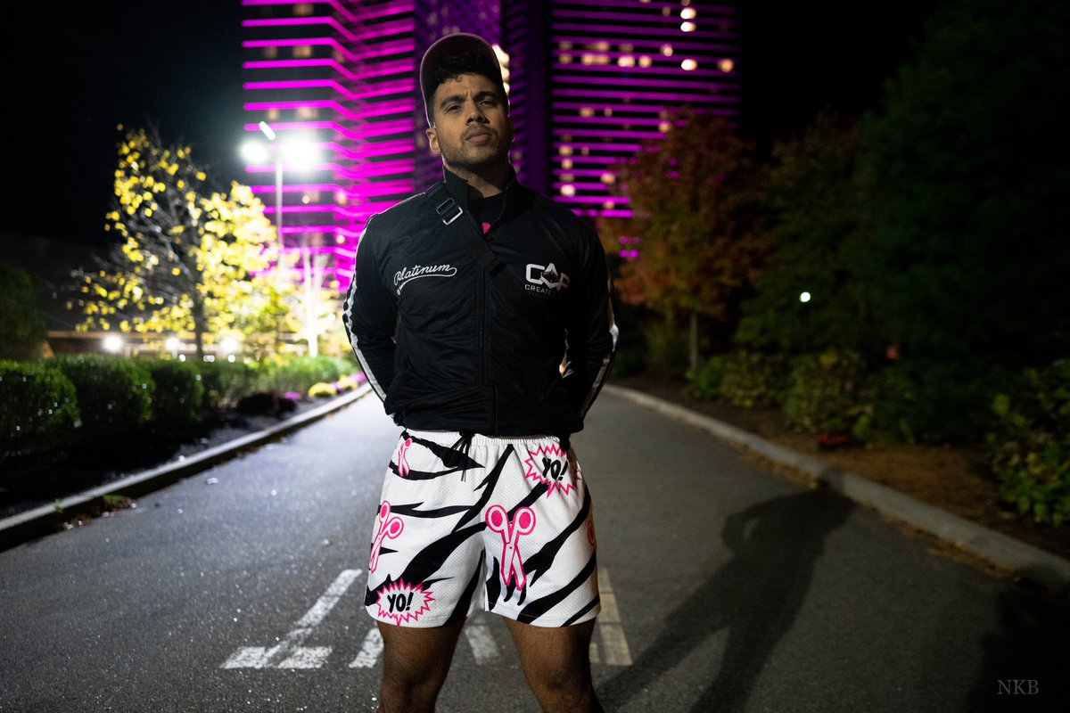 🗣️ YO! LISTEN! 🗣️ Now's your chance to get in my PANTS! 😏 Platinum Max scissor shorts. Seen on #AEWDynamite Designed after my wrestling tights. Head to StashPages to cop some! ✂️ #MicDrop 🎤⬇️💥 stashpages.us/collections/sc…