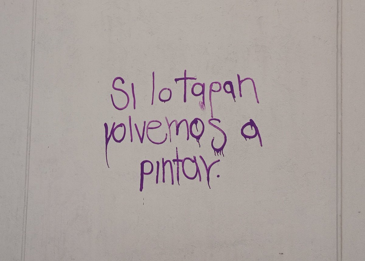 solo_coquito's tweet photo. Las sedes se caen a pedazos, los docentes no pueden ejercer dignamente por la negligencia en los pagos, los laboratorios aún no se entregan y cada vez se extiende más el plazo...
Pero a ustedes solo les interesa una pared pintada.
#TarazonaDeLaCara 
#ReformaUdYa 
#CSUNegligente https://t.co/ea0fHf0a6q