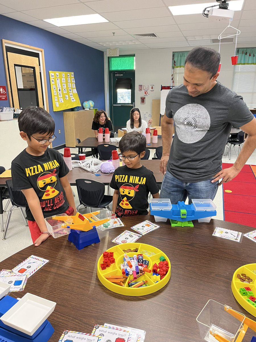 sandy_salazar_'s tweet photo. Exploration Night at Cole! #Science #TheColeWay #measuring #scales #ScienceTools #NISDScience https://t.co/4Tc53KWX0N