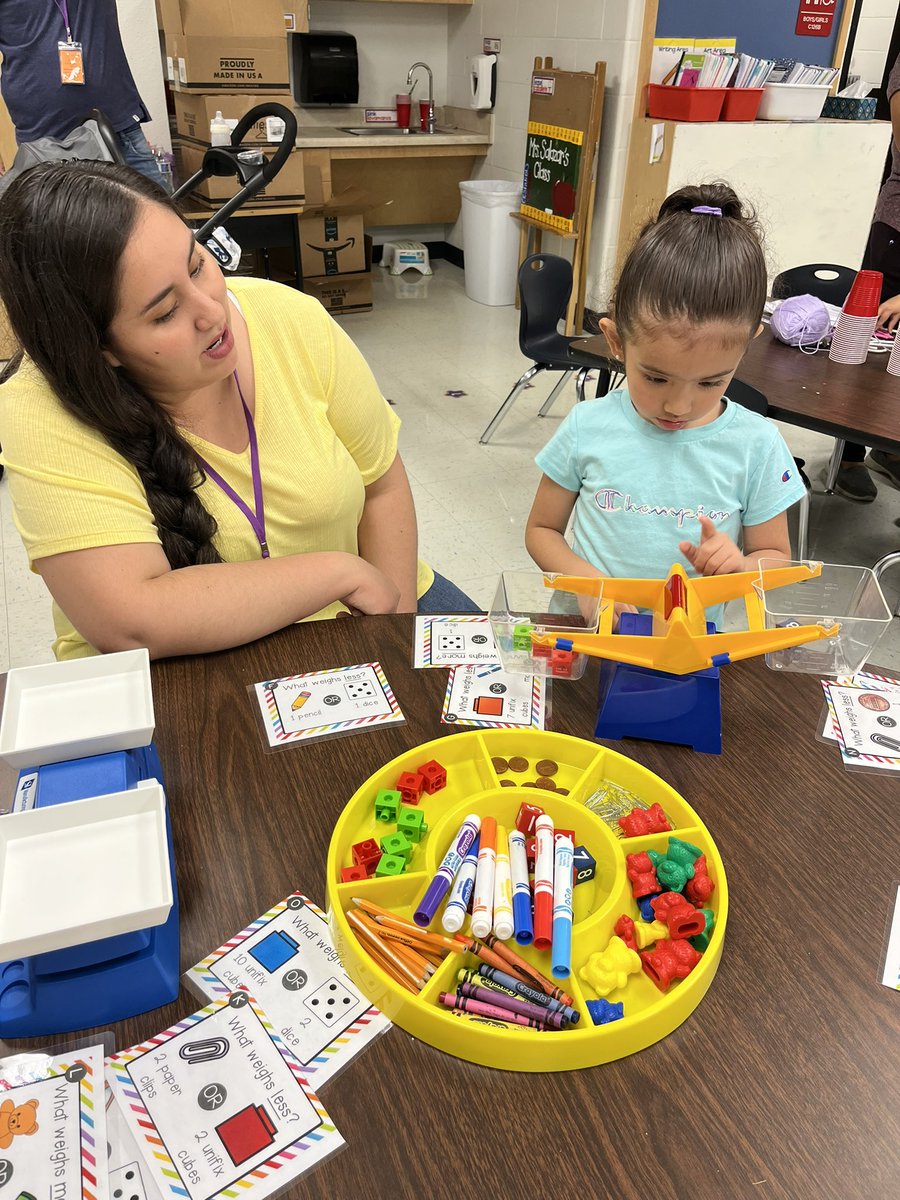 sandy_salazar_'s tweet photo. Exploration Night at Cole! #Science #TheColeWay #measuring #scales #ScienceTools #NISDScience https://t.co/4Tc53KWX0N