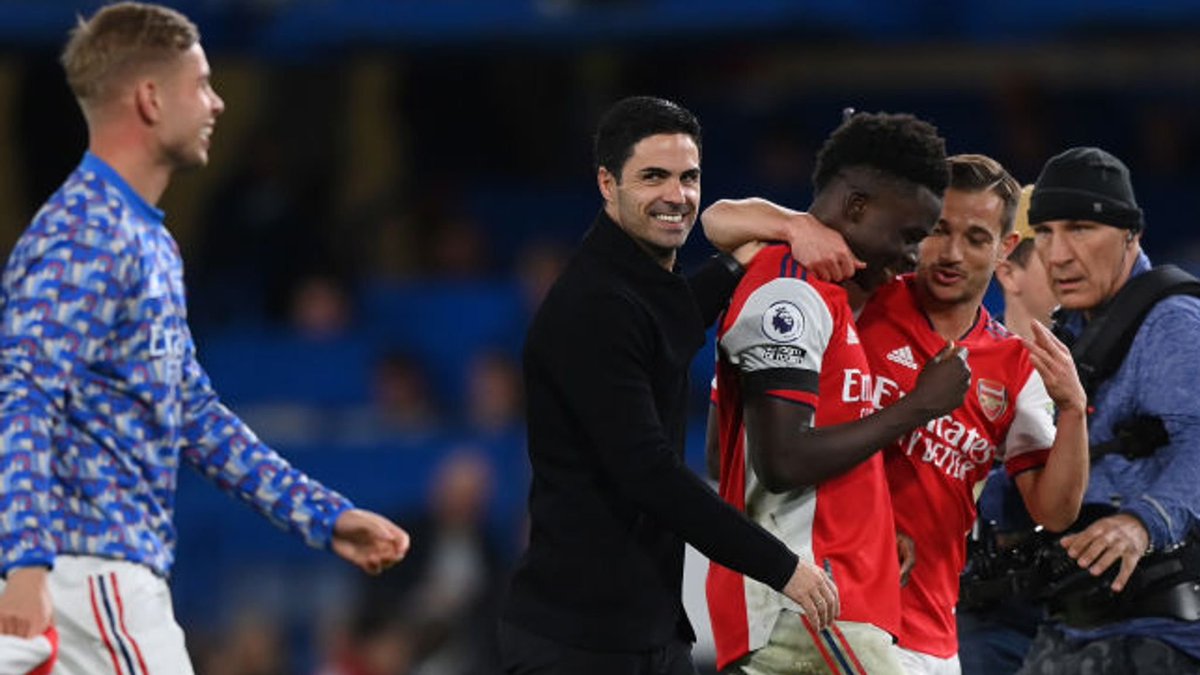 EBL2017's tweet photo. Graham Potter changes his system *all* of the time, but there's some staples in his tactics which do *not* change - Chelsea ALWAYS build play with a back 3 whilst having two touchline wingers in possession.

Arteta can use that to prepare Arsenal for the tactical battle.

THREAD! https://t.co/IVzIYtGprO