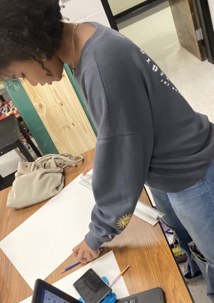 Pictures of our artists at work! The class of Drawing and Painting III are beginning to apply the rule of thirds!