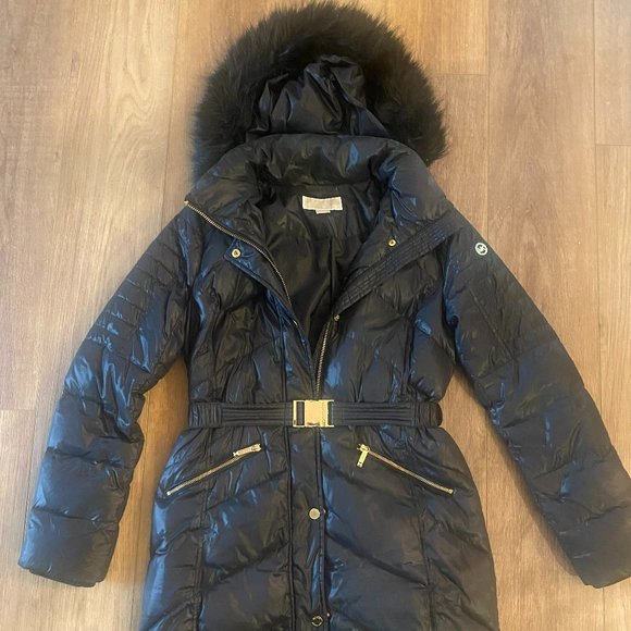 crowbaby71's tweet photo. So good I had to share! Check out all the items I'm loving on @Poshmarkapp #poshmark #fashion #style #shopmycloset #michaelkors #carters: https://t.co/AEFSARnsb3 https://t.co/INLg35tK0f