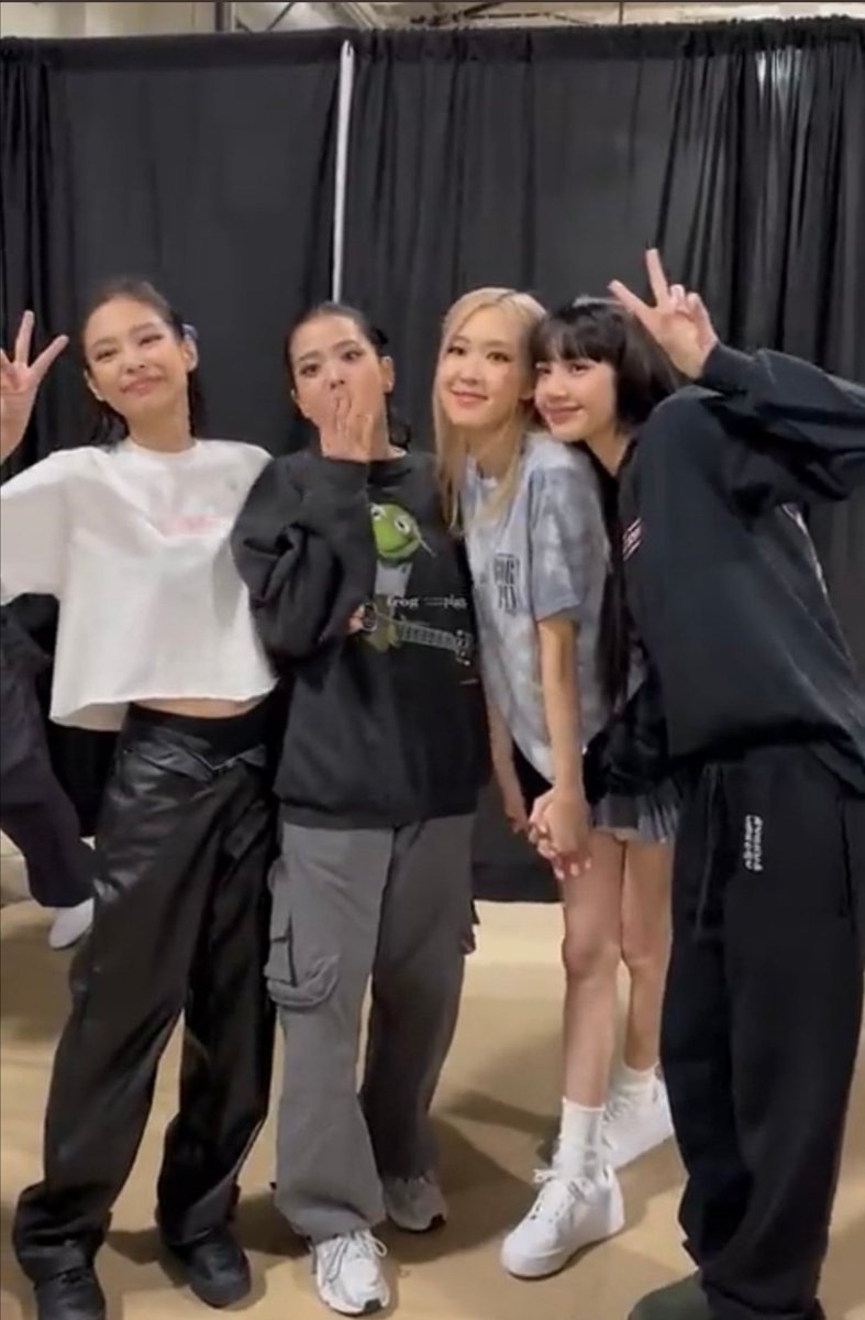 Ialaloy's tweet photo. VOTEBLACKPINKonMAMA
#MAMAVOT #blackpink https://t.co/KgKRgxa4tw