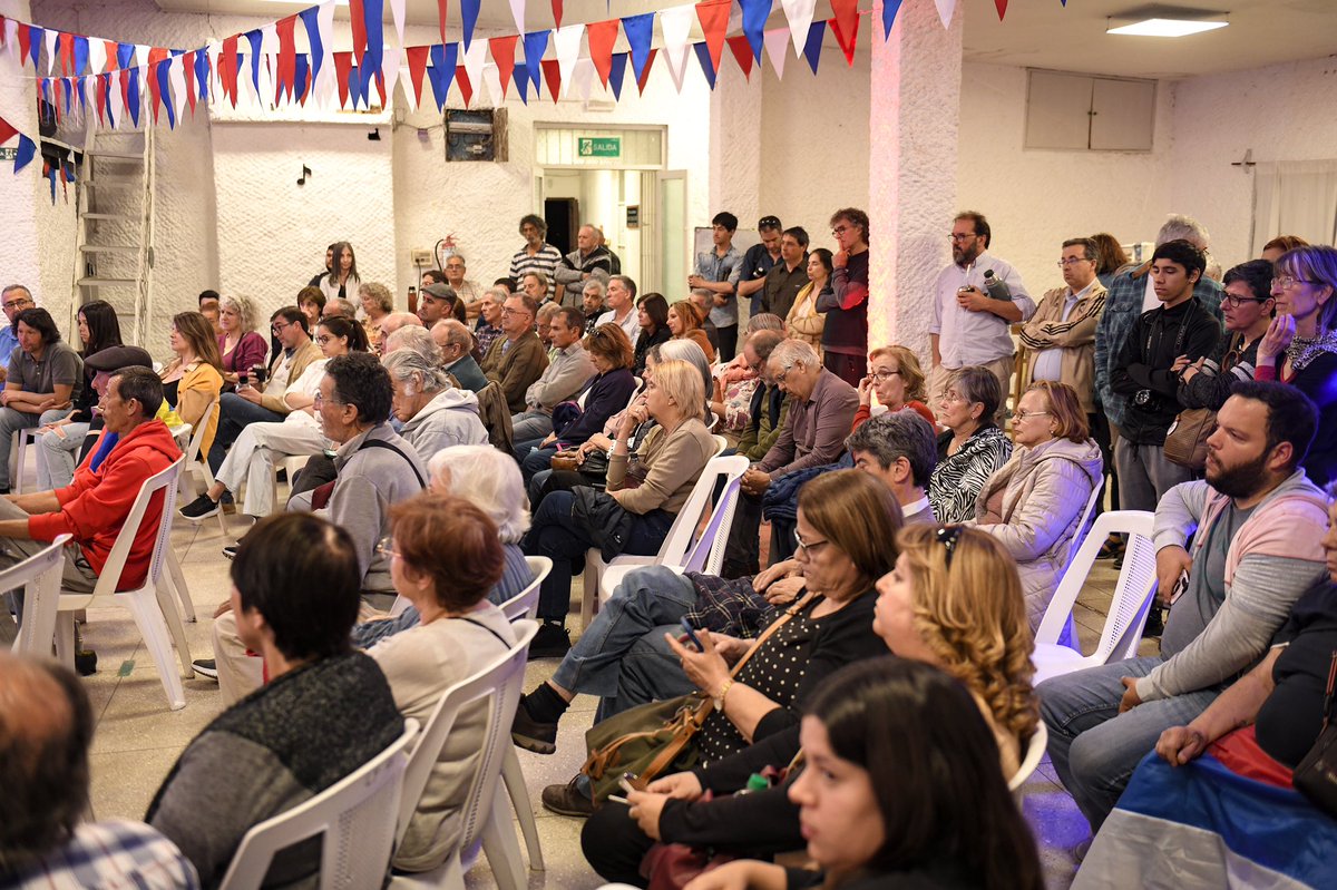 FA_SanJose's tweet photo. Así concluye en primer día de El FA te Escucha en San José. 

Repleto de frenteamplismo, luego de las distintas reuniones a lo largo y ancho del departamento finalizamos en el encuentro de frenteamplistas escuchando a los y las compañeros https://t.co/jntwLwSB8V