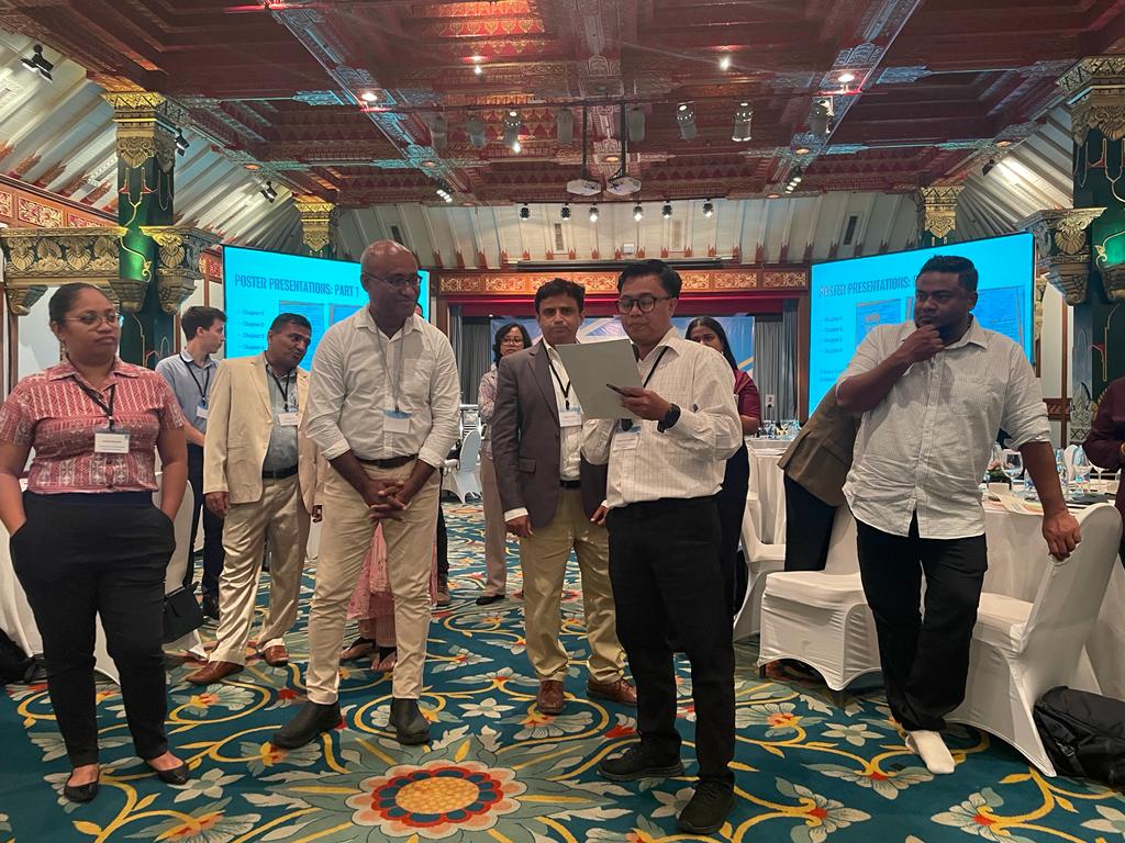 integrity_fiji's tweet photo. TI Cambodia peer reviews #IntegrityFiji's #TheoryofChange Impact Presentation while Jo Veramu(ED) waits to peer review @NZTransparency.(Insightful lessons for Pacific AC advocacy from Julie.)Pic2:@anticorruption Pac Regional Coordinator summarises day's proceedings. https://t.co/mf1qYj0uVQ