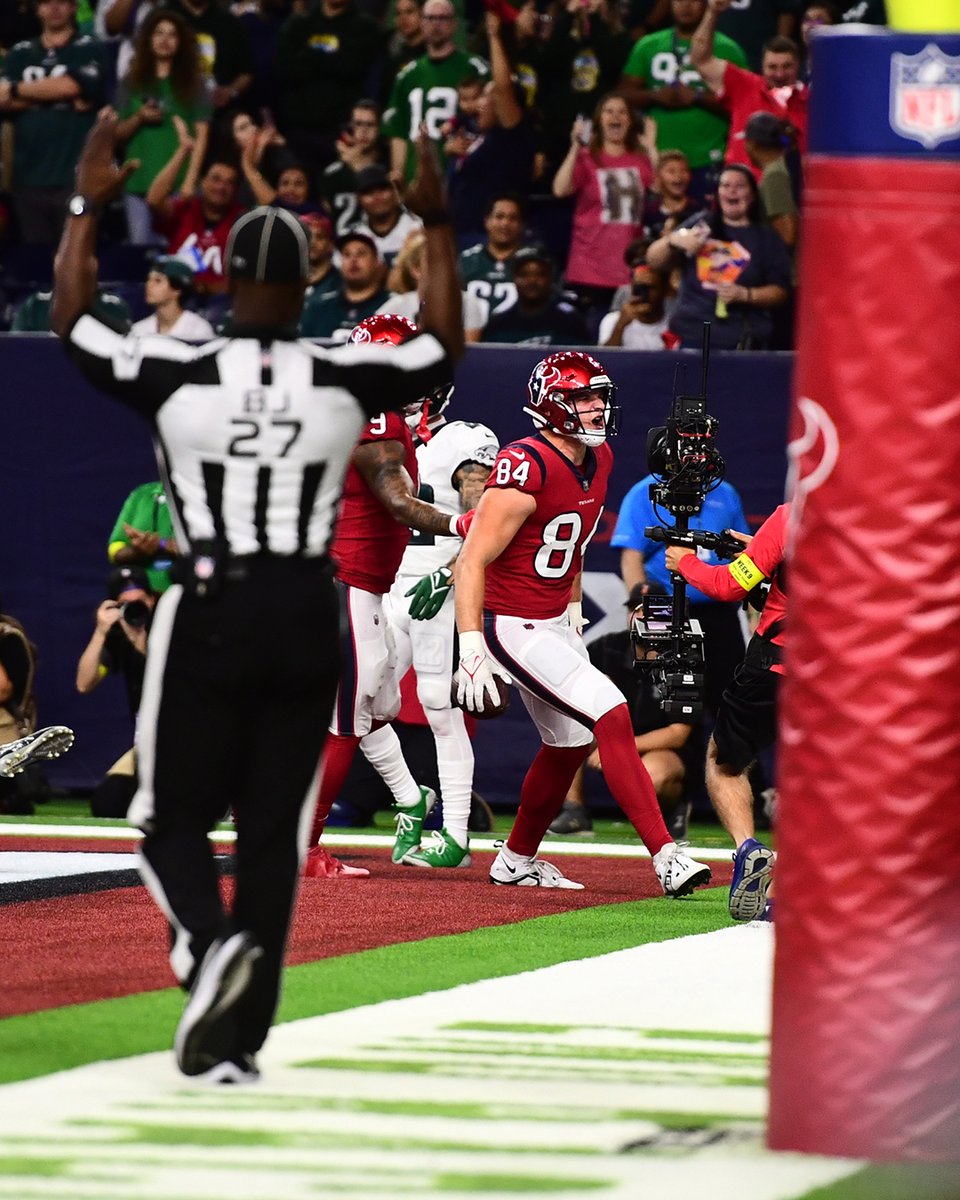 HoustonTexans's tweet photo. Going up on a Thursday. 

#TNF https://t.co/DYluVSGXfj