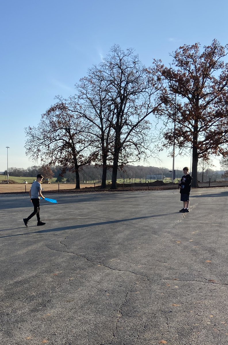 lkeethteach's tweet photo. Engineering students testing their kites. @lrms https://t.co/6zQSxtIlqF